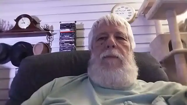 Snapshot of Futura_intx chatting on July 8, 2026, 1:54 am Futura intx online show from July 8, 2026, 1:54 am