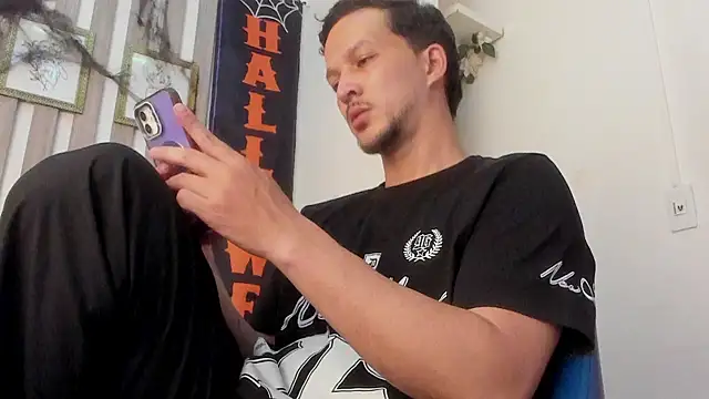 Snapshot of Oliverssmith chatting on October 30, 2025, 11:38 pm Oliverssmith online show from October 30, 2025, 11:38 pm