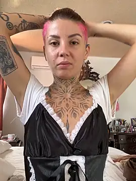 Izy cute  online show from November 13, 2025, 4:39 pm