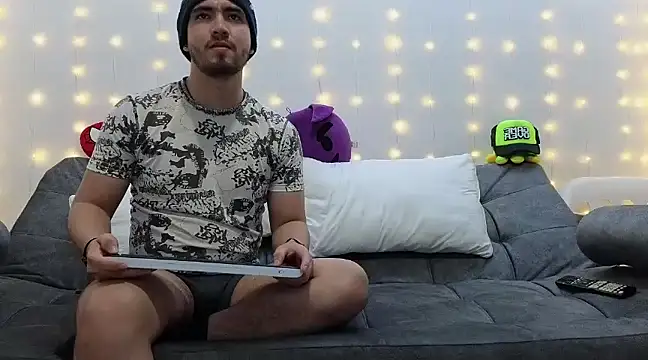 Snapshot of ErickBrant chatting on January 28, 2025, 2:11 am ErickBrant online show from January 28, 2025, 2:11 am