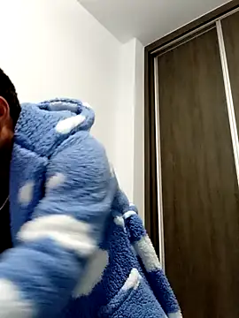 Snapshot of Mikeherz777 chatting on January 13, 2025, 5:02 pm Mikeherz777 online show from January 13, 2025, 5:02 pm