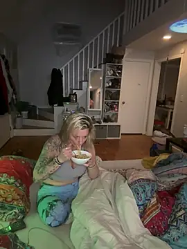 Snapshot of kittiekatieyogi chatting on February 10, 2025, 3:24 am kittiekatieyogi online show from February 10, 2025, 3:24 am