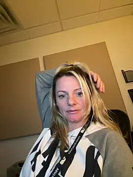 Snapshot of kittiekatieyogi chatting on February 27, 2025, 7:26 pm kittiekatieyogi online show from February 27, 2025, 7:26 pm