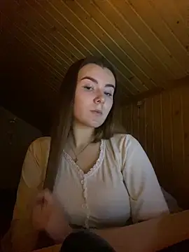 mewKate online show from February 3, 2025, 7:00 pm