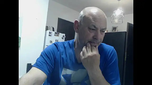 adryanyou46 online show from April 23, 2026, 7:05 pm