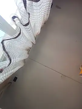 Lauren Amabel online show from March 25, 2026, 9:48 am