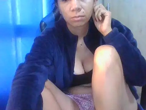 Danielagomez33 online show from February 4, 2026, 12:44 pm