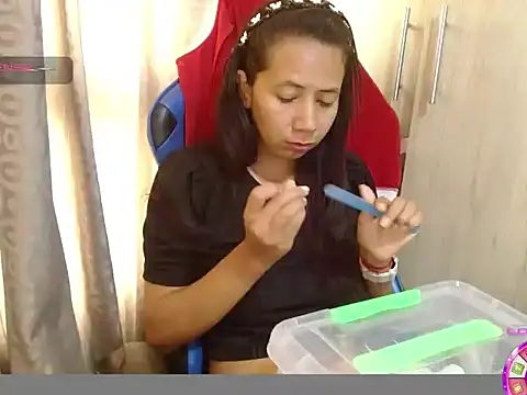 Danielagomez33 online show from April 7, 2026, 12:16 pm