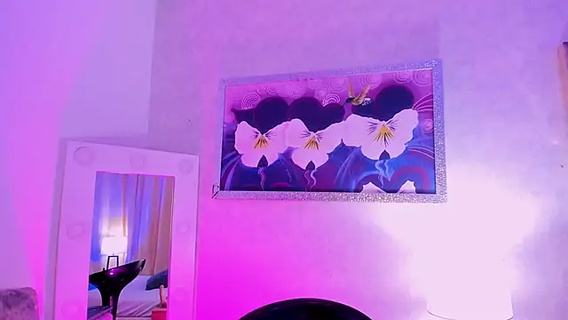 Snapshot of VeronicaOlson_ chatting on February 8, 2025, 12:17 am VeronicaOlson online show from February 8, 2025, 12:17 am