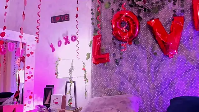 Snapshot of VeronicaOlson_ chatting on February 14, 2025, 4:47 am VeronicaOlson online show from February 14, 2025, 4:47 am