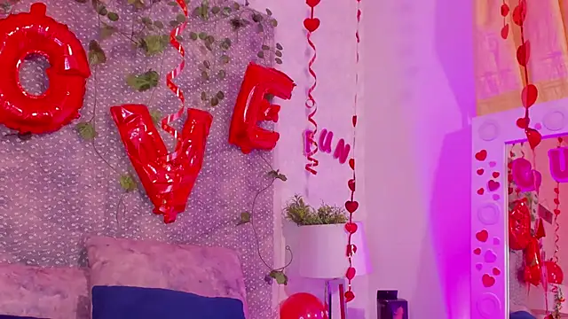 Snapshot of VeronicaOlson_ chatting on February 15, 2025, 5:51 am VeronicaOlson online show from February 15, 2025, 5:51 am