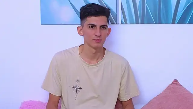 Ana and Leo online show from December 5, 2025, 2:14 pm