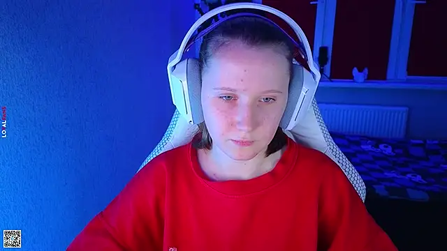 mon lola online show from October 14, 2025, 3:24 pm