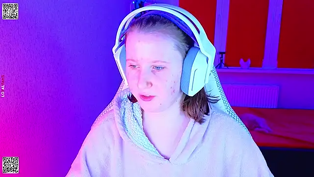 mon lola online show from November 30, 2025, 4:55 pm