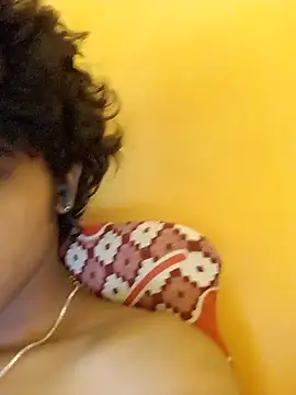 Snapshot of CosmicEmuu chatting on January 11, 2025, 10:51 am CosmicEmuu online show from January 11, 2025, 10:51 am