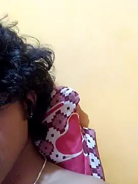 Snapshot of CosmicEmuu chatting on March 4, 2025, 6:50 pm CosmicEmuu online show from March 4, 2025, 6:50 pm