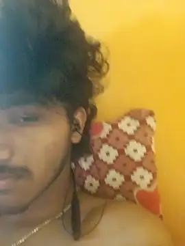 Snapshot of CosmicEmuu chatting on November 16, 2025, 10:54 am CosmicEmuu online show from November 16, 2025, 10:54 am