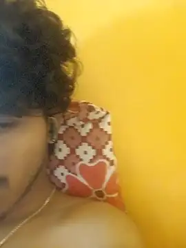 Snapshot of CosmicEmuu chatting on January 8, 2026, 9:22 am CosmicEmuu online show from January 8, 2026, 9:22 am