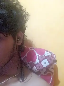 Snapshot of CosmicEmuu chatting on February 26, 2026, 7:13 pm CosmicEmuu online show from February 26, 2026, 7:13 pm