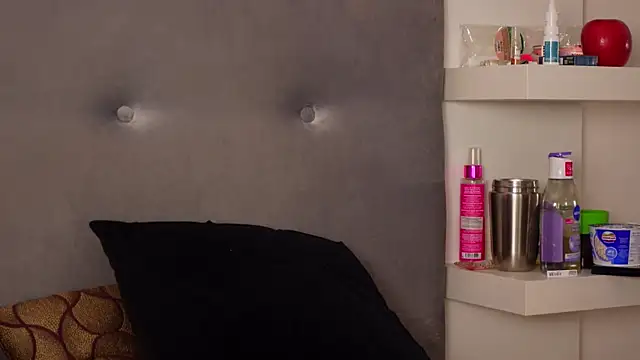 TanyaKros online show from April 19, 2026, 4:56 am