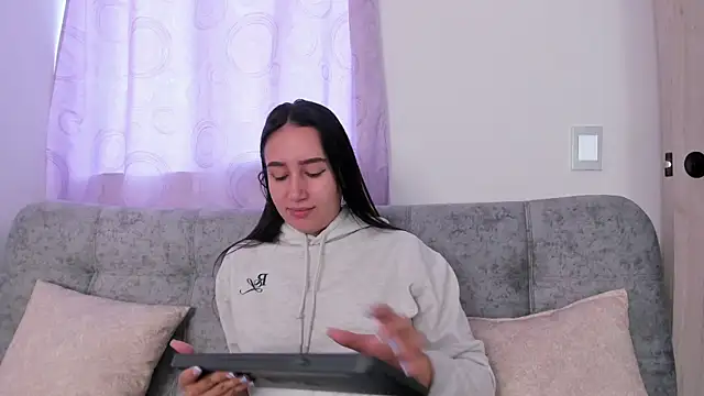 Jullya x online show from November 24, 2025, 2:06 pm