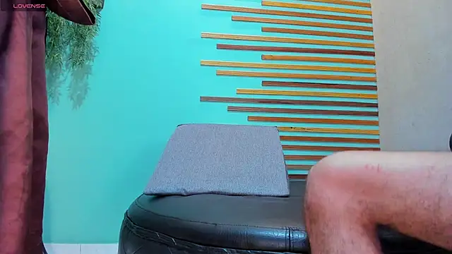 cristal antoni online show from February 21, 2025, 5:09 pm