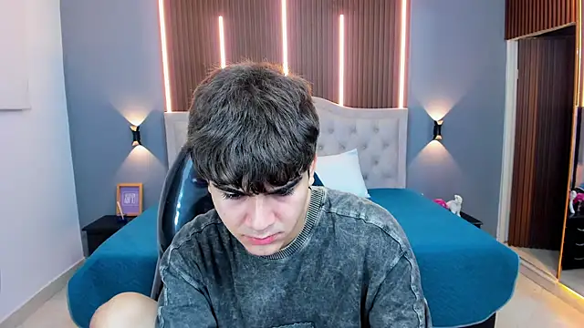 Tommy18   online show from November 26, 2025, 3:29 am