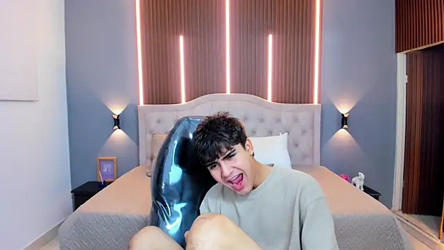 Tommy18   online show from November 29, 2025, 3:42 am