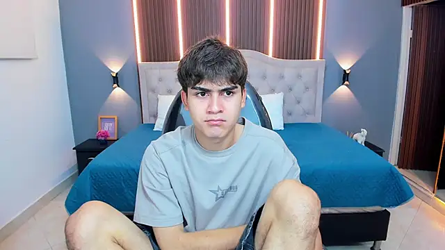 Tommy18   online show from January 18, 2026, 3:32 am