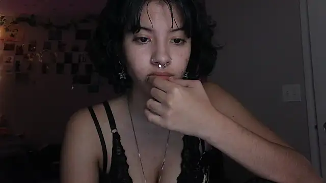 Snapshot of Rubyred2369 chatting on January 19, 2025, 8:09 pm Rubyred2369 online show from January 19, 2025, 8:09 pm