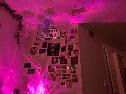 Snapshot of Rubyred2369 chatting on January 28, 2025, 2:32 am Rubyred2369 online show from January 28, 2025, 2:32 am