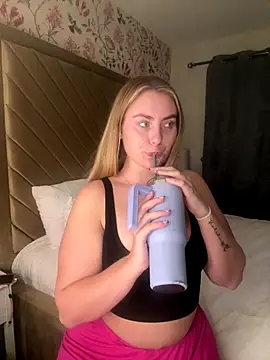 lucyRose xoxox online show from September 28, 2025, 6:13 pm