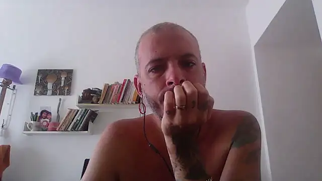 Snapshot of xtrppyx chatting on October 20, 2025, 11:32 am xtrppyx online show from October 20, 2025, 11:32 am