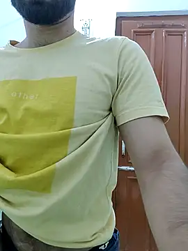 TOPMOON001 online show from October 1, 2025, 8:15 pm