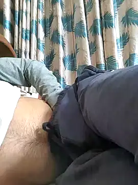 TOPMOON001 online show from February 5, 2026, 6:45 pm