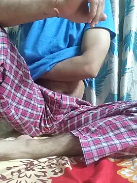 TOPMOON001 online show from April 17, 2026, 7:28 pm