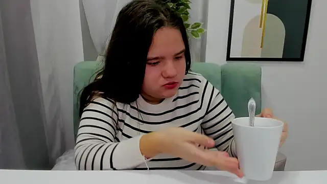 AdeleCruz online show from February 3, 2025, 4:20 pm