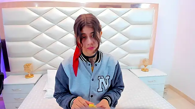 Snapshot of MiaQueen021 chatting on February 10, 2025, 12:39 pm MiaQueen021 online show from February 10, 2025, 12:39 pm