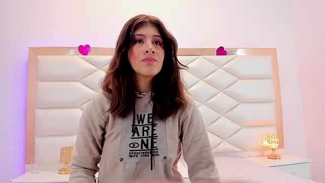 Snapshot of MiaQueen021 chatting on February 14, 2025, 12:36 pm MiaQueen021 online show from February 14, 2025, 12:36 pm