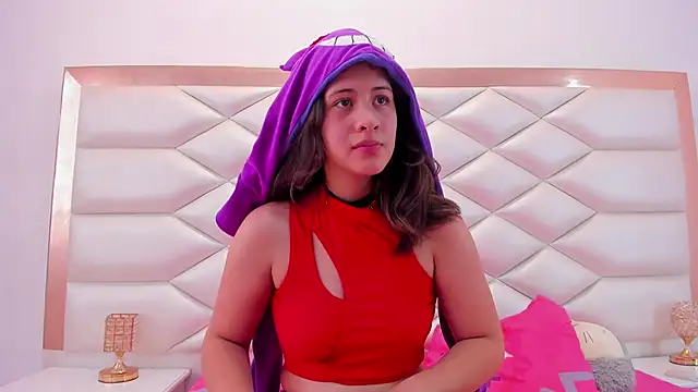 Snapshot of MiaQueen021 chatting on March 19, 2025, 6:44 pm MiaQueen021 online show from March 19, 2025, 6:44 pm