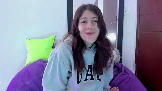 Snapshot of MiaQueen021 chatting on September 8, 2025, 2:27 pm MiaQueen021 online show from September 8, 2025, 2:27 pm