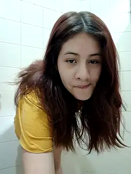 Snapshot of MiaQueen021 chatting on October 6, 2025, 5:10 pm MiaQueen021 online show from October 6, 2025, 5:10 pm