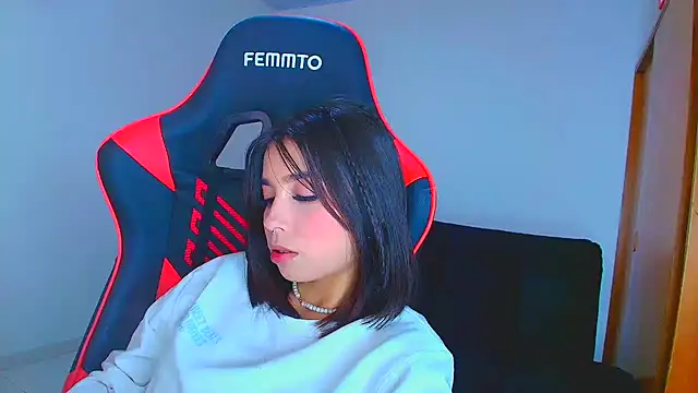 Rousse violett online show from September 18, 2025, 9:50 pm