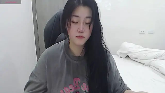 minnie9009 online show from February 28, 2025, 1:36 pm