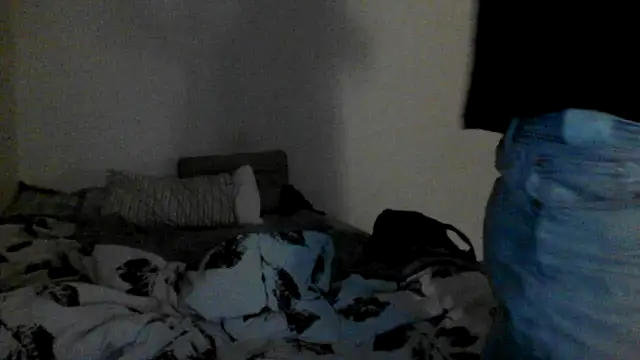 allnaked00 online show from April 17, 2026, 11:30 pm