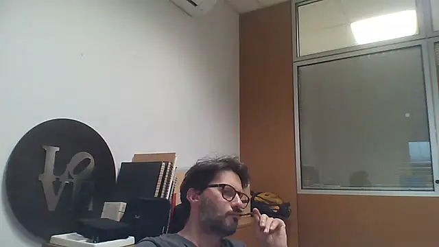 Cellino4 online show from March 6, 2025, 4:49 pm