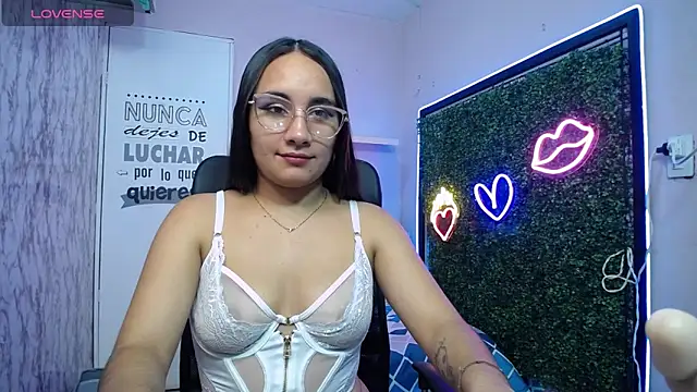 Maylin horny19 online show from May 15, 2026, 3:13 am