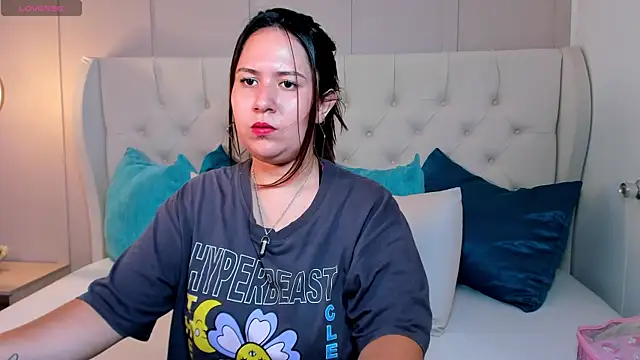 zoes milee online show from September 17, 2025, 2:19 pm