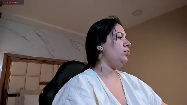Snapshot of zoes_milee chatting on April 30, 2026, 11:27 am zoes milee online show from April 30, 2026, 11:27 am