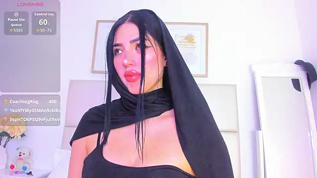 taylorsmiiith  online show from April 18, 2026, 7:58 pm